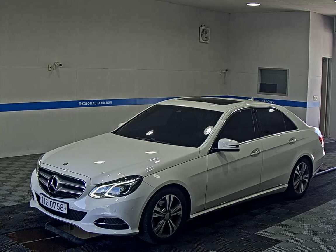 MERCEDES-BENZ E-CLASS (4TH GEN) E220 CDI AVANTGARDE 2016 - zdjęcie 2