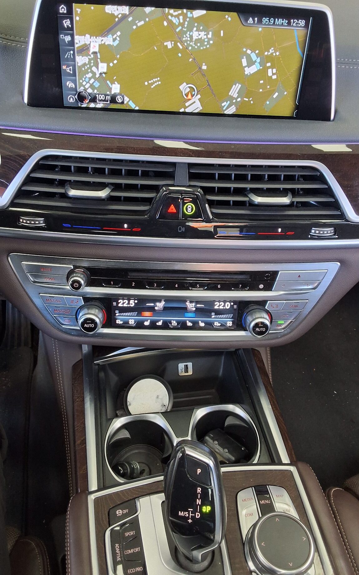 BMW 7 SERIES (6TH GEN) 750Li xDRIVE 2016 - zdjęcie 18