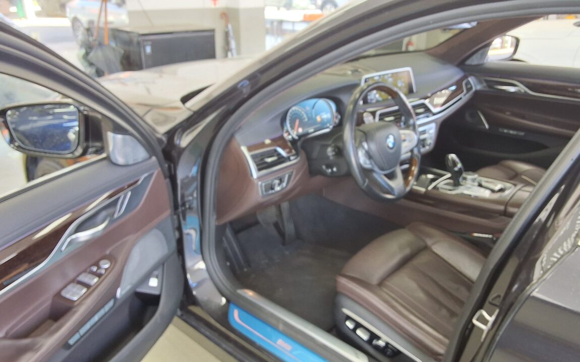 BMW 7 SERIES (6TH GEN) 750Li xDRIVE 2016 - zdjęcie 10