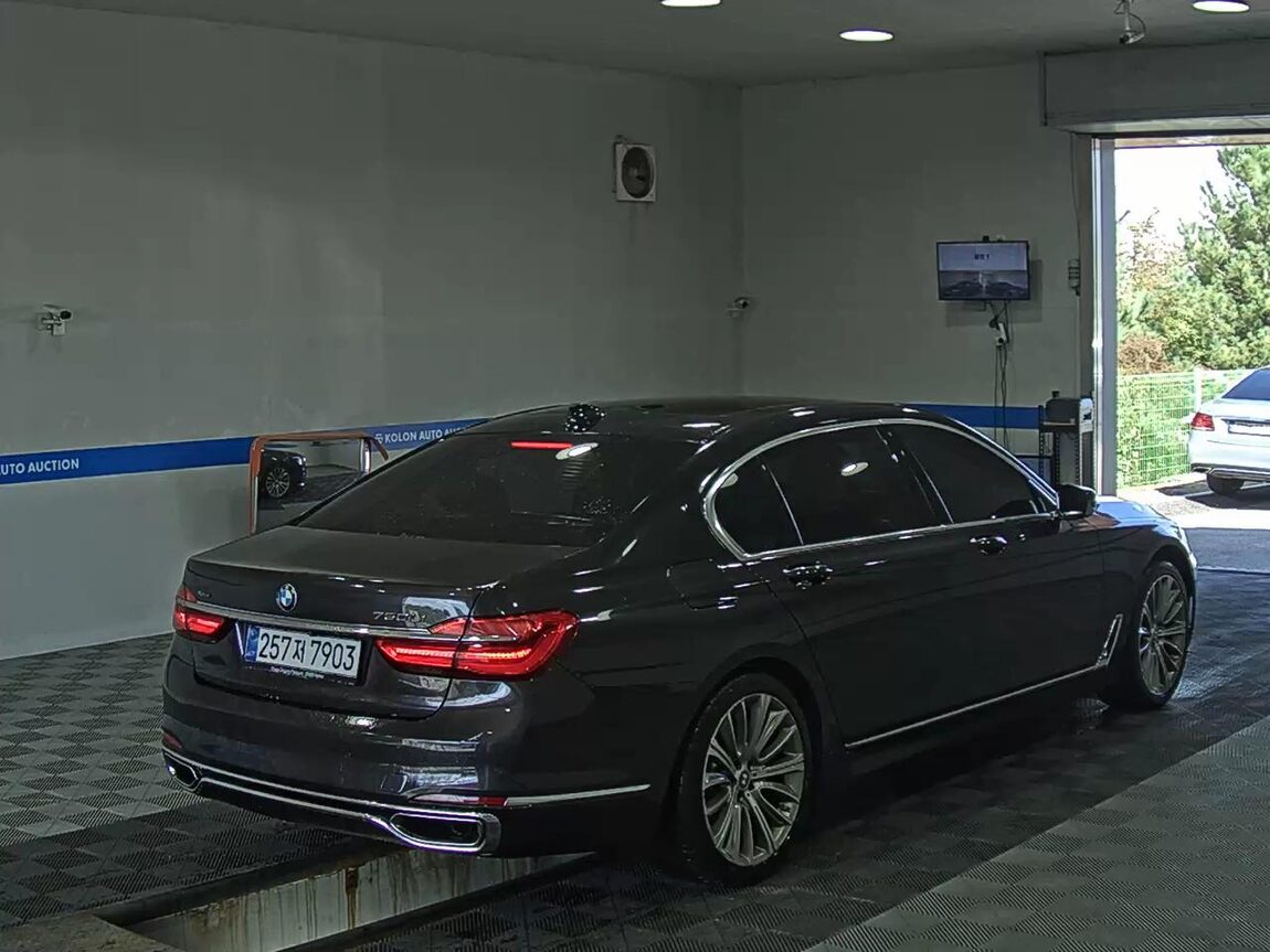 BMW 7 SERIES (6TH GEN) 750Li xDRIVE 2016 - zdjęcie 5