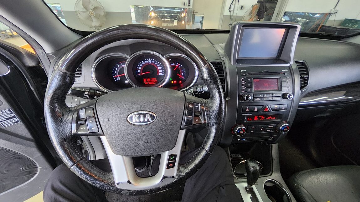 KIA SORENTO R DIESEL 2.0 2WD TLX LUXURY MODEL 2011 - zdjęcie 18