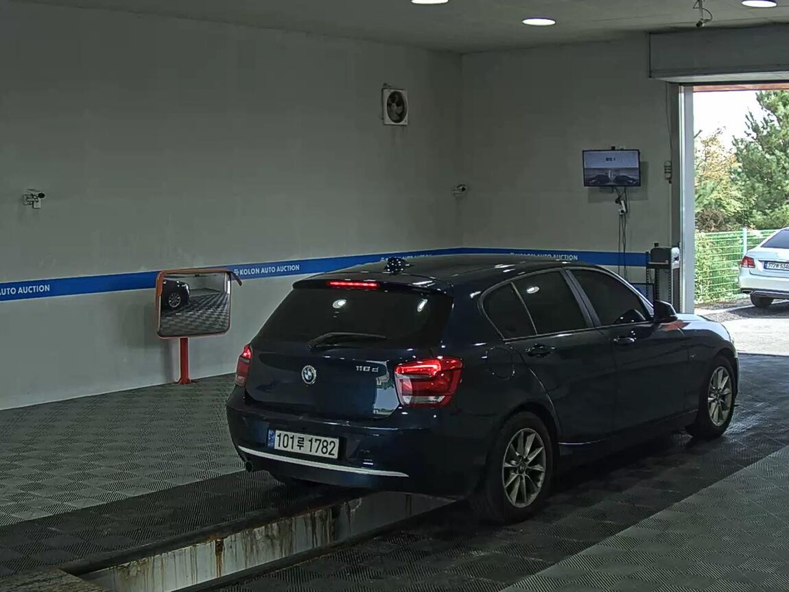 BMW 1 SERIES (2ND GEN) 5-DOOR 118d URBAN LINE 2014 - zdjęcie 5