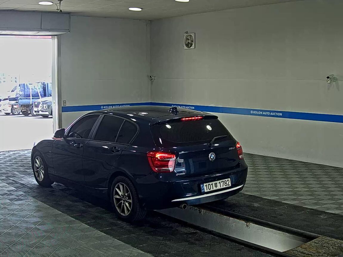 BMW 1 SERIES (2ND GEN) 5-DOOR 118d URBAN LINE 2014 - zdjęcie 6