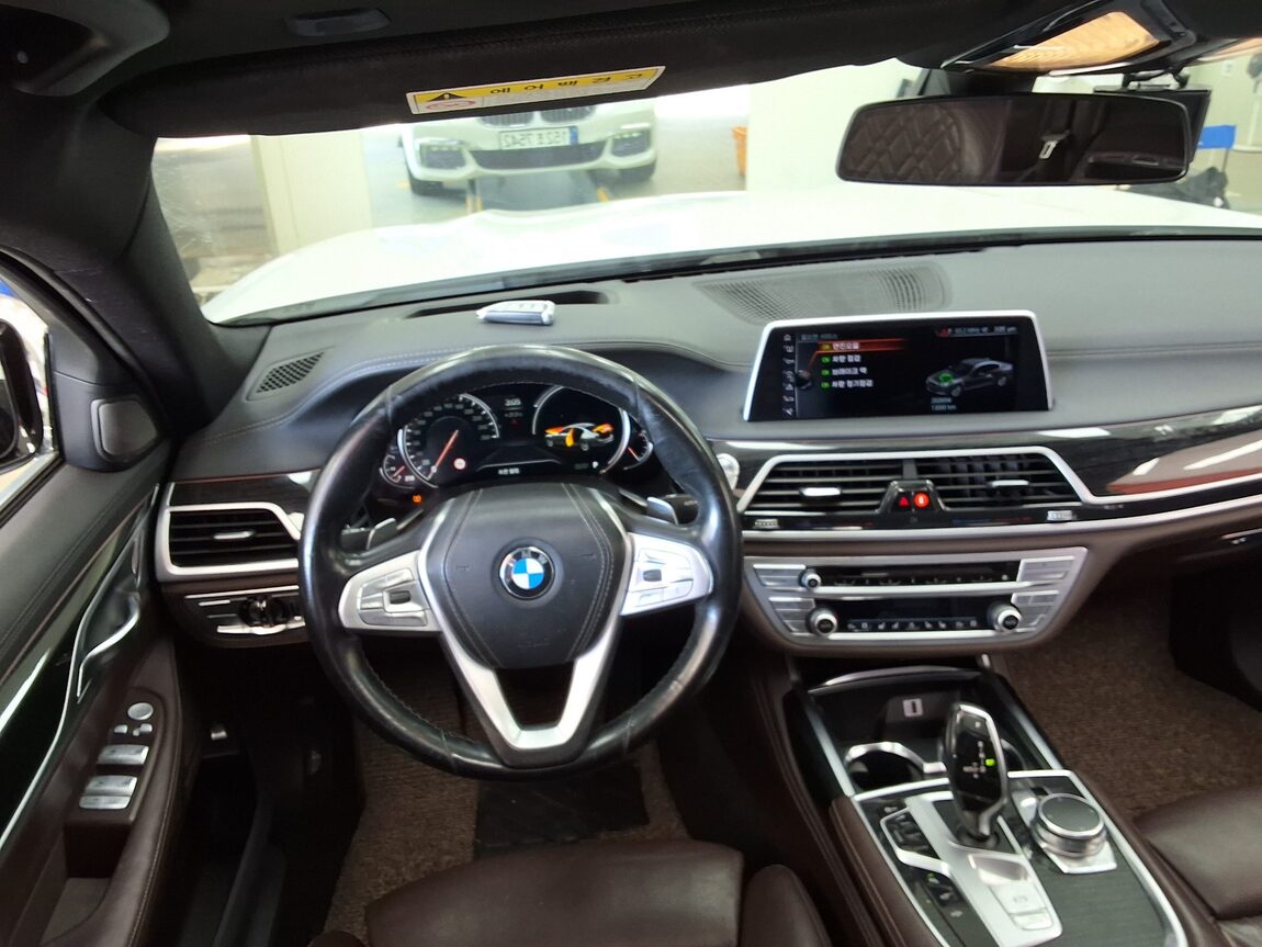 BMW 7 SERIES (6TH GEN) 730Ld xDRIVE M SPORT PACK 2017 - zdjęcie 12