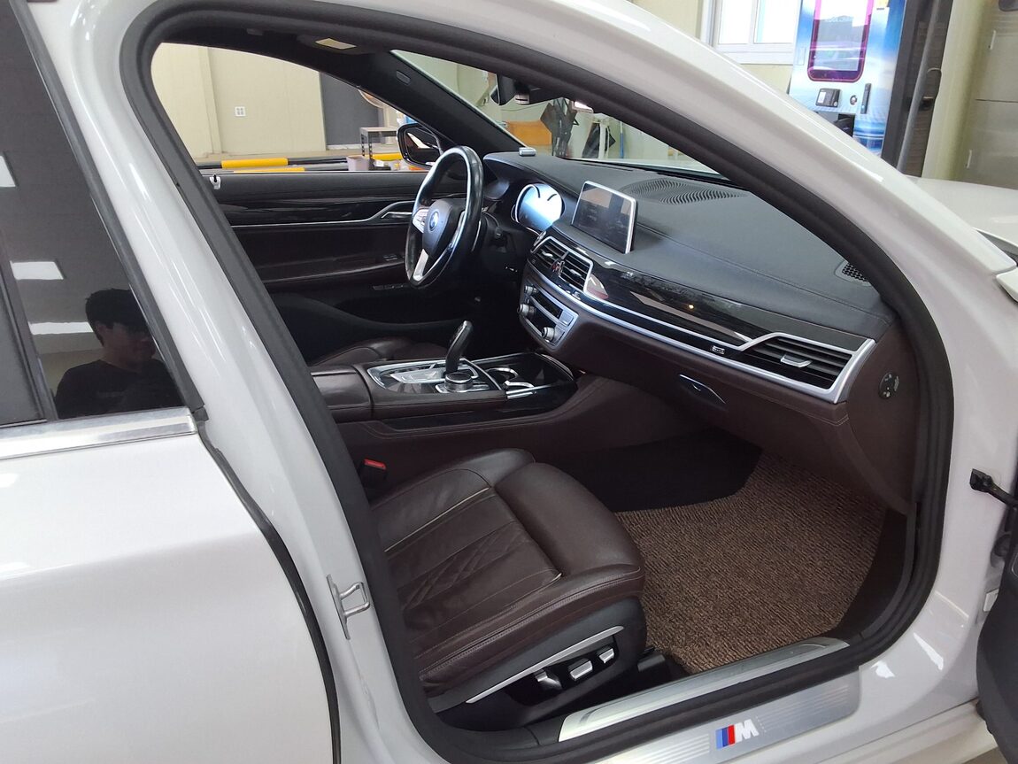 BMW 7 SERIES (6TH GEN) 730Ld xDRIVE M SPORT PACK 2017 - zdjęcie 15