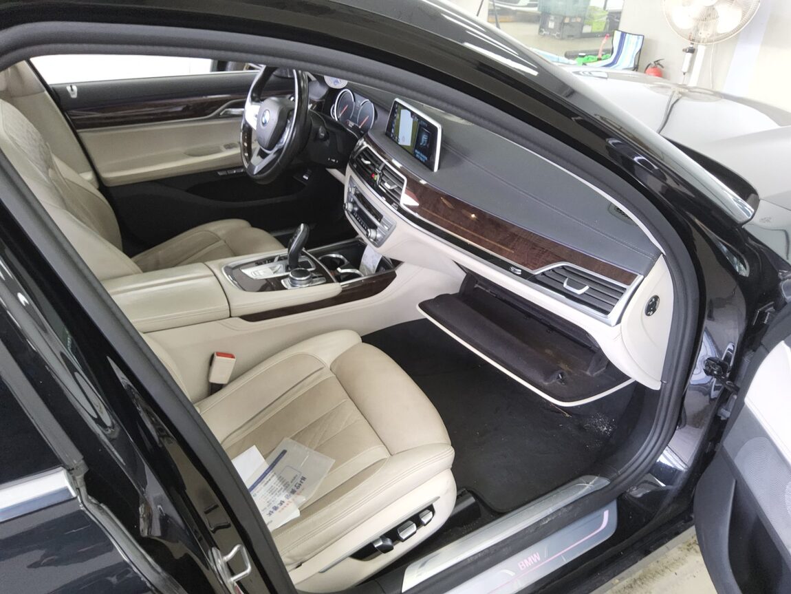 BMW 7 SERIES (6TH GEN) 750Li xDRIVE LUXURY 2016 - zdjęcie 14