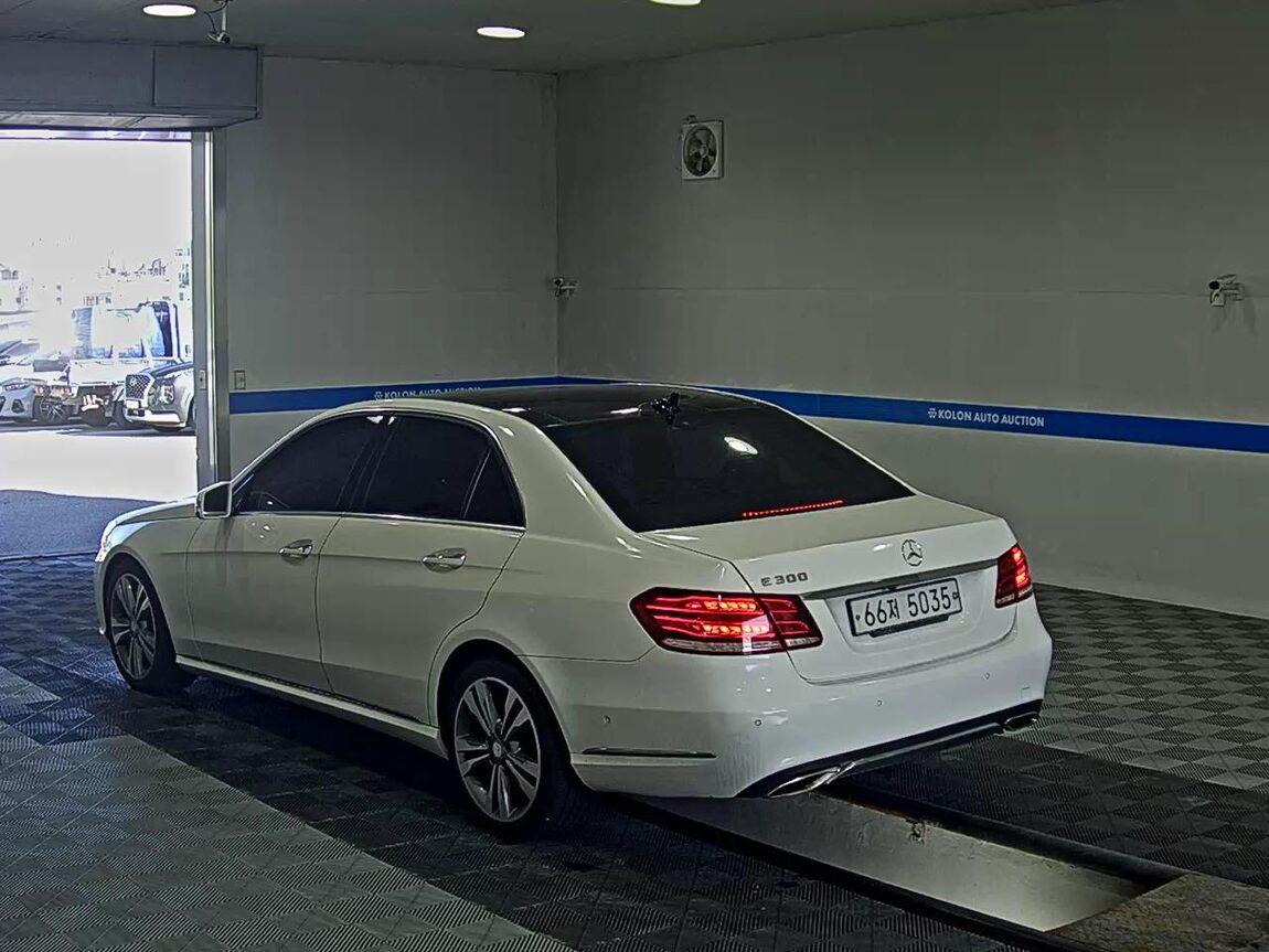 MERCEDES-BENZ E-CLASS (4TH GEN) E300 AVANTGARDE 2014 - zdjęcie 6
