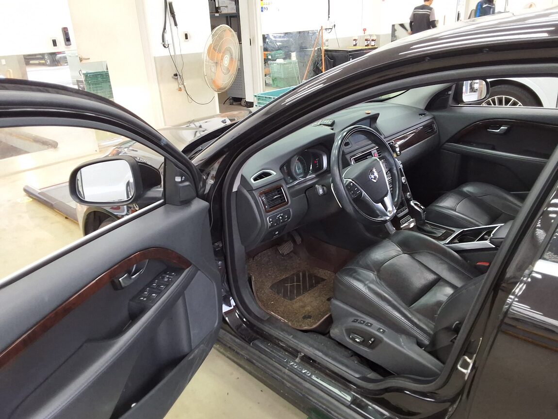 VOLVO S80 (2ND GEN) D5 2014 - zdjęcie 10