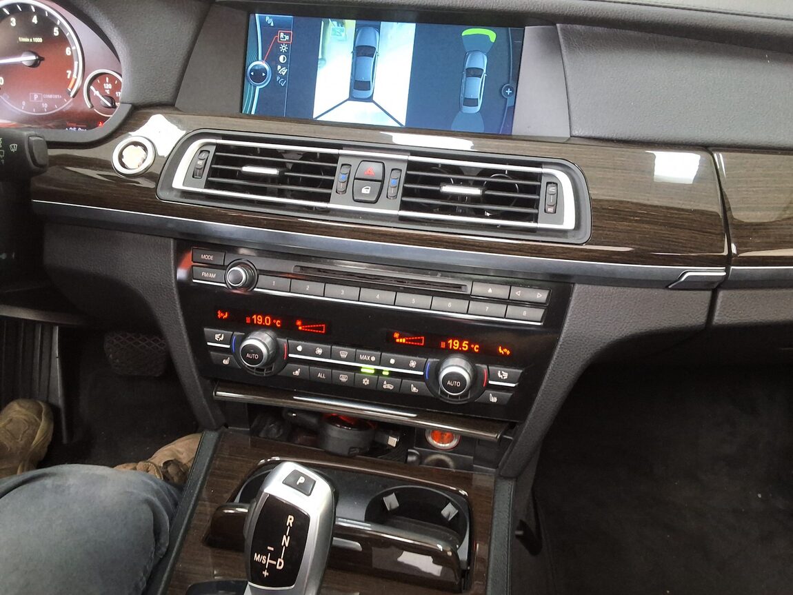 BMW 7 SERIES (5TH GEN) 740Li 2012 - zdjęcie 24