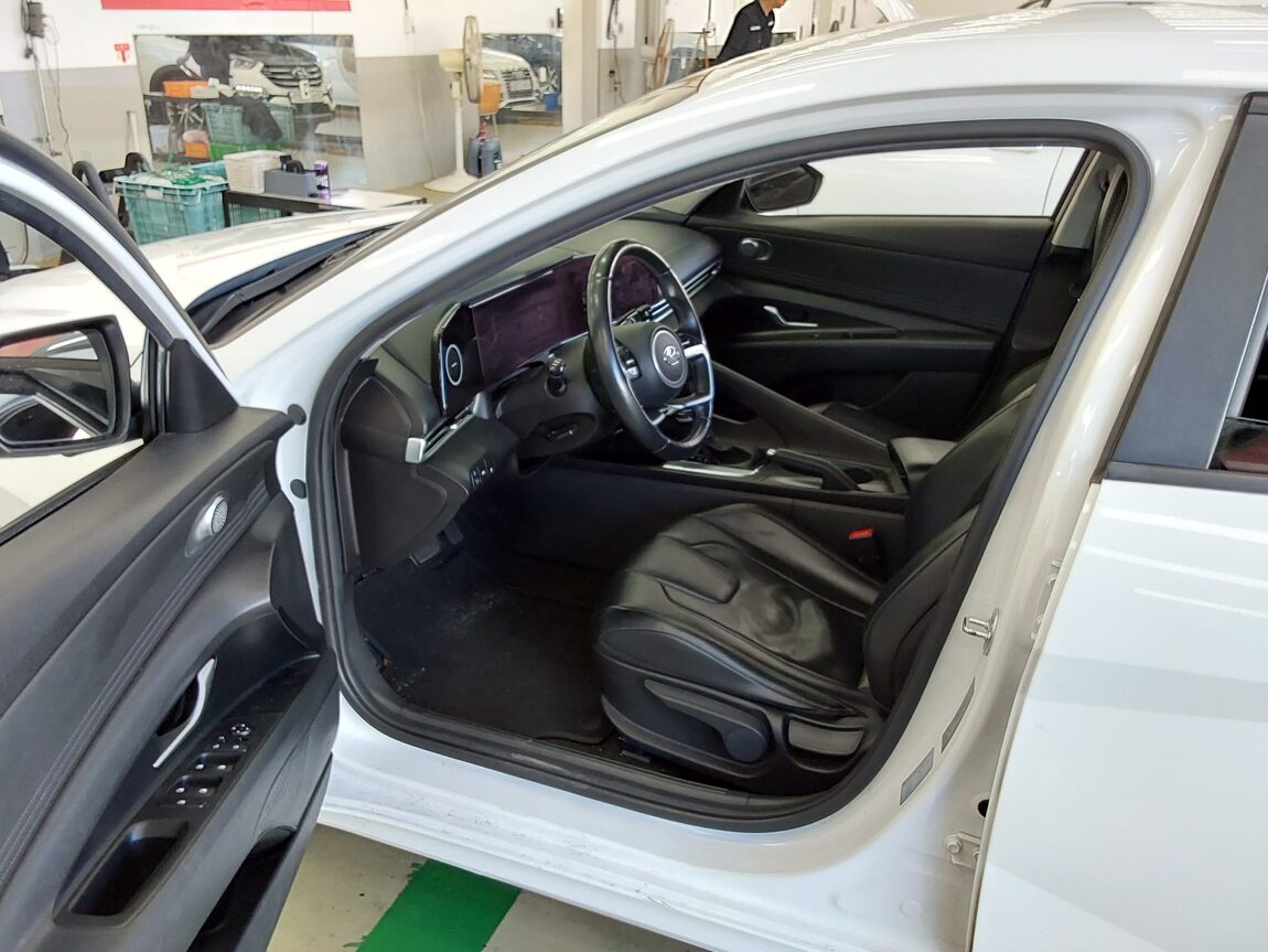 HYUNDAI AVANTE (CN7) 1.6 GASOLINE MODERN 2021 - zdjęcie 10