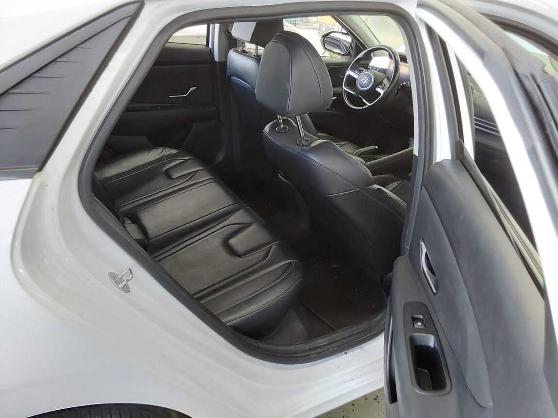 HYUNDAI AVANTE (CN7) 1.6 GASOLINE MODERN 2021 - zdjęcie 13