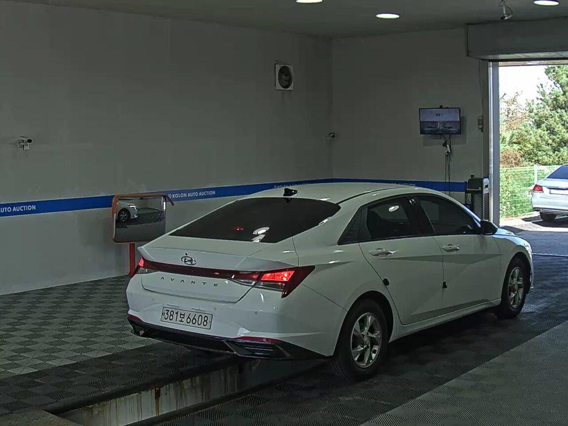 HYUNDAI AVANTE (CN7) 1.6 GASOLINE MODERN 2021 - zdjęcie 5