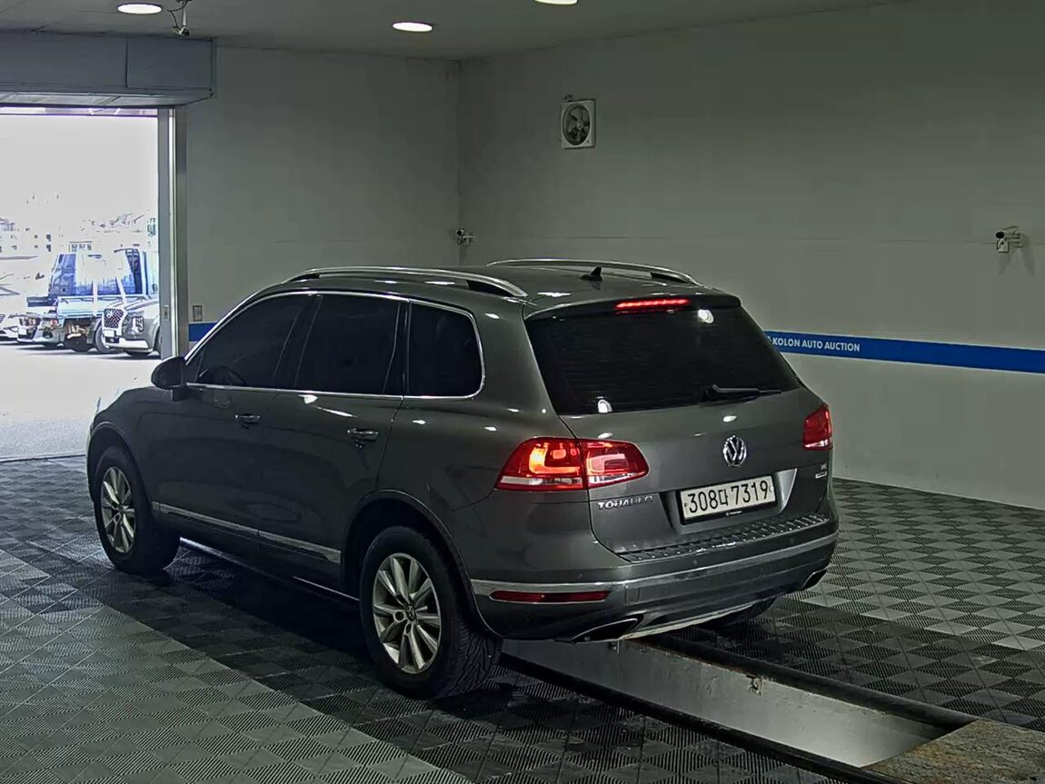 VOLKSWAGEN THE NEW TOUAREG (2ND GEN F/L) 3.6 V6 FSI 2016 - zdjęcie 6