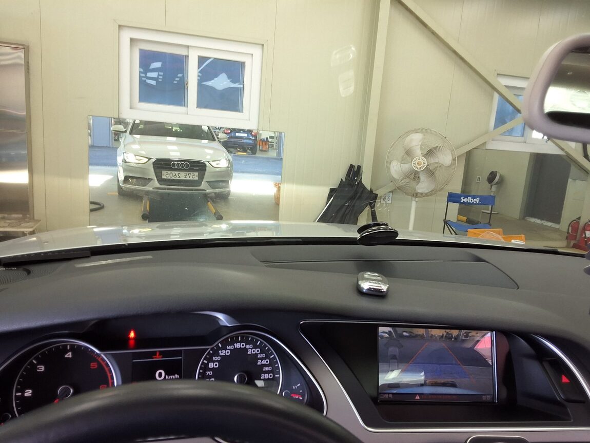 AUDI A4 (4TH GEN) 2.0 TDI QUATTRO PRESTIGE 2013 - zdjęcie 25