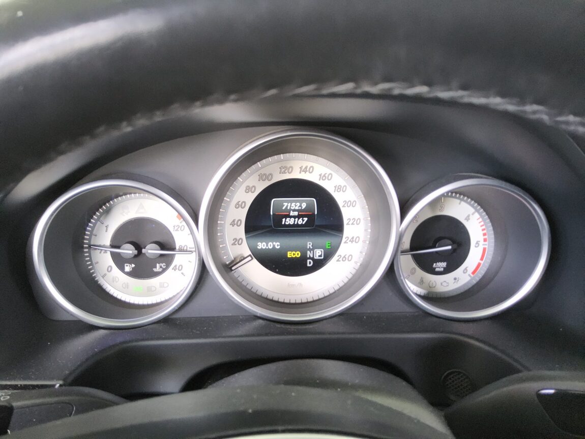 MERCEDES-BENZ E-CLASS (4TH GEN) E220 CDI BLUETEC AVANTGARDE 2016 - zdjęcie 9