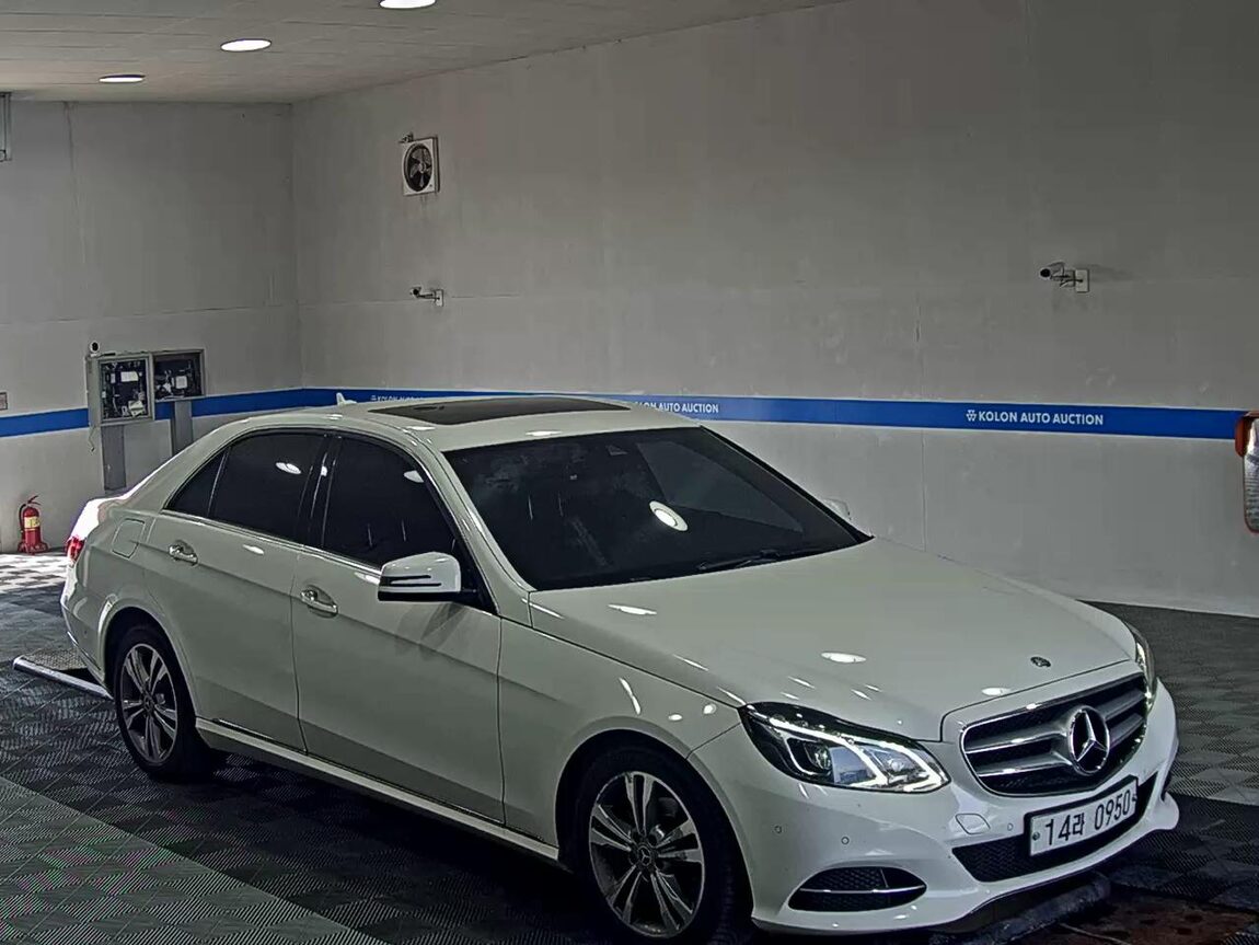 MERCEDES-BENZ E-CLASS (4TH GEN) E220 CDI BLUETEC AVANTGARDE 2016 - zdjęcie 3