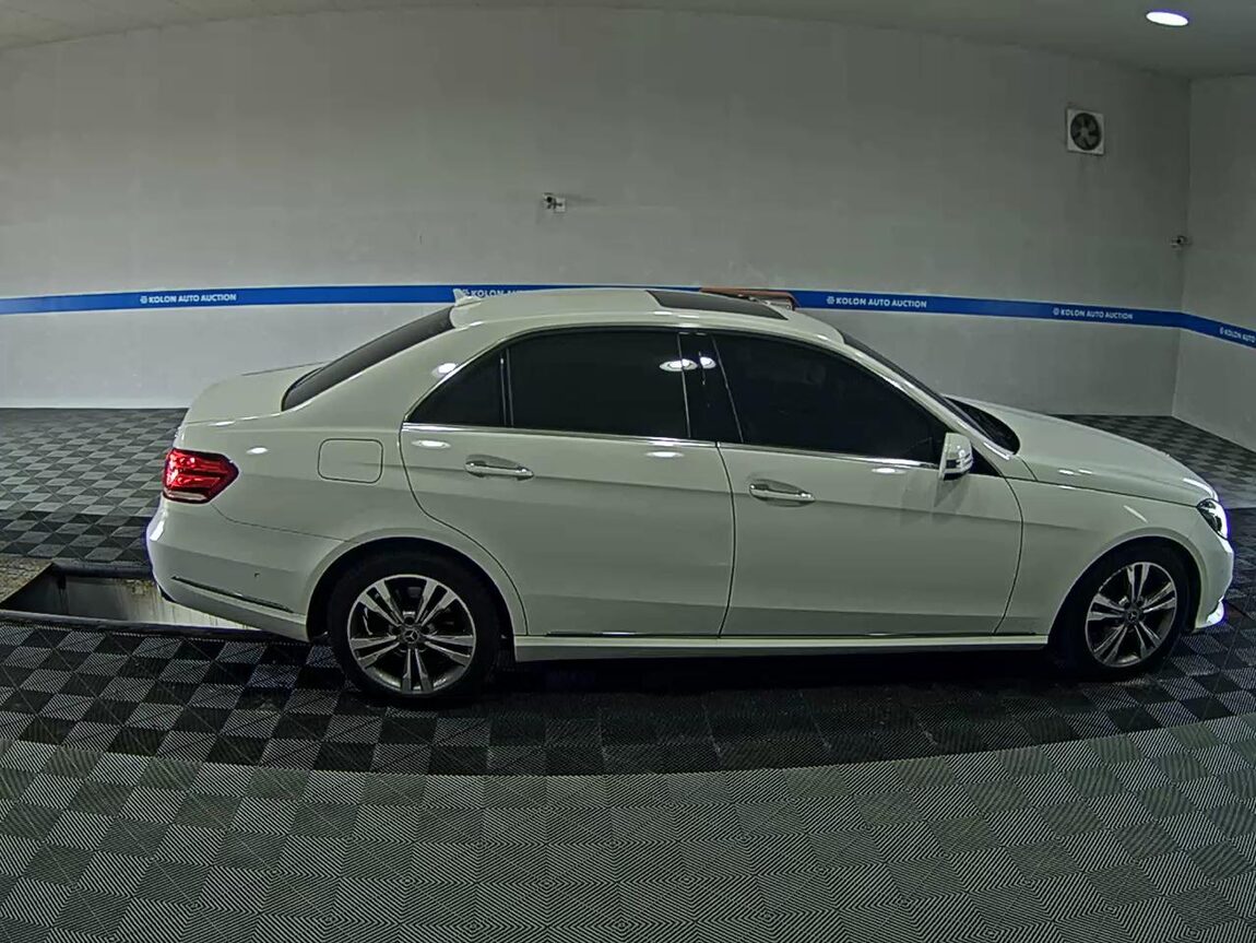 MERCEDES-BENZ E-CLASS (4TH GEN) E220 CDI BLUETEC AVANTGARDE 2016 - zdjęcie 4