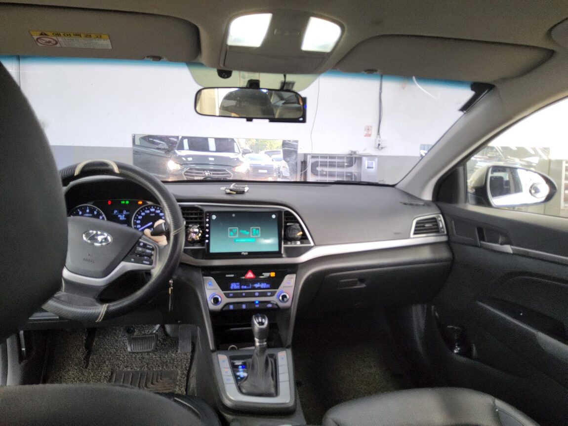 HYUNDAI AVANTE AD 1.6 GDi SMART 2016 - zdjęcie 11