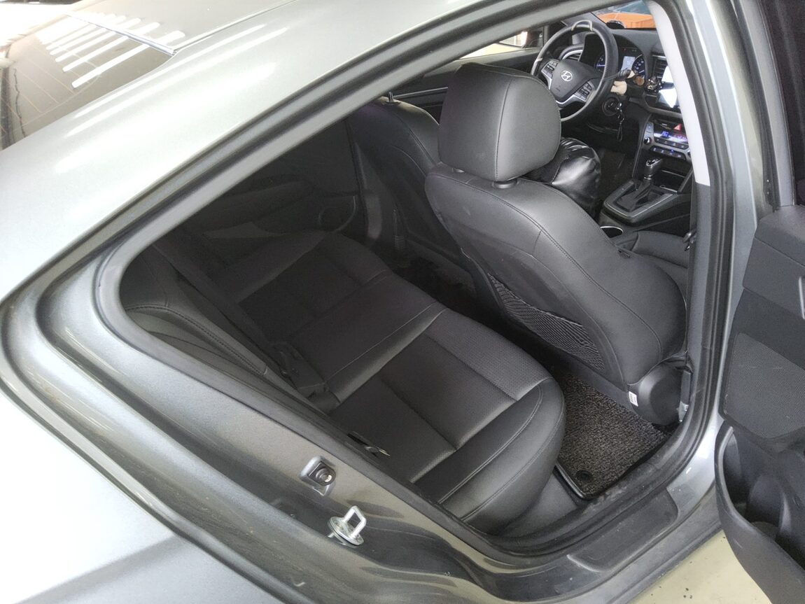 HYUNDAI AVANTE AD 1.6 GDi SMART 2016 - zdjęcie 13