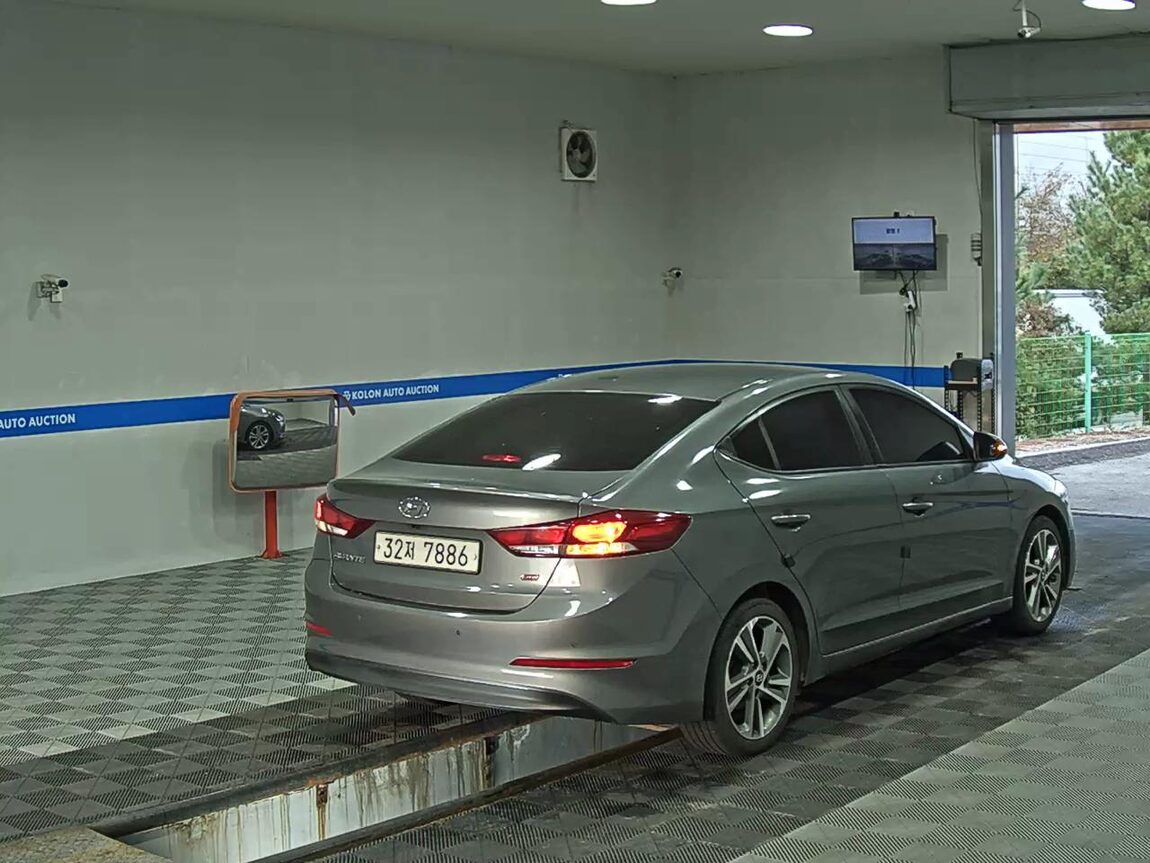 HYUNDAI AVANTE AD 1.6 GDi SMART 2016 - zdjęcie 5
