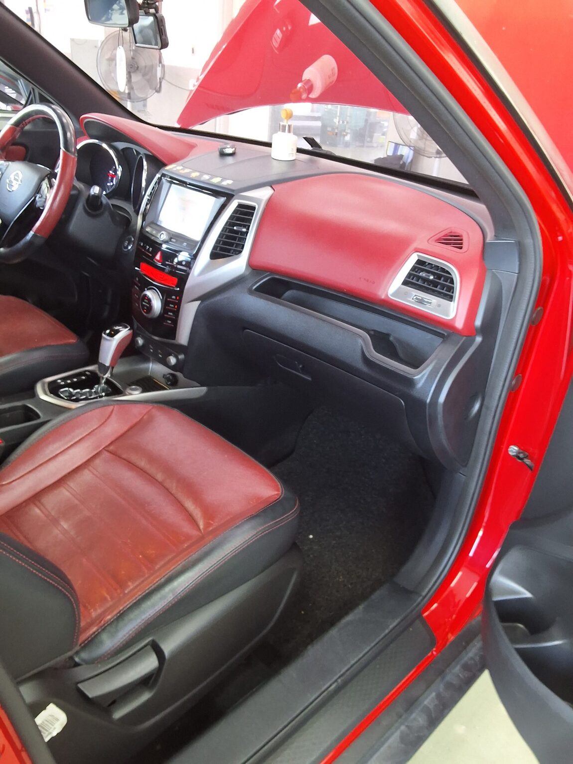 KG MOBILITY (SSANGYONG) TIVOLI DIESEL 2WD LX 2016 - zdjęcie 14