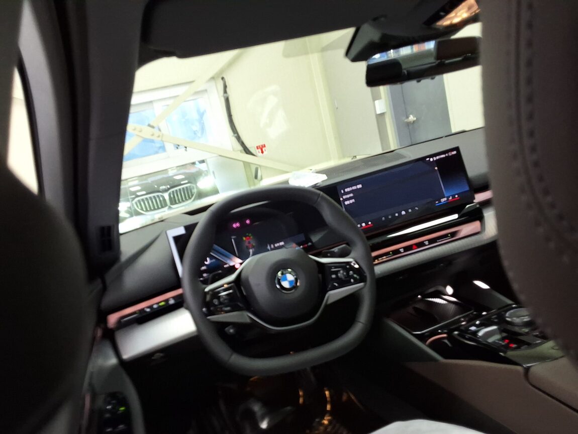 BMW 5 SERIES (8TH GEN) 520i 2026 - zdjęcie 12