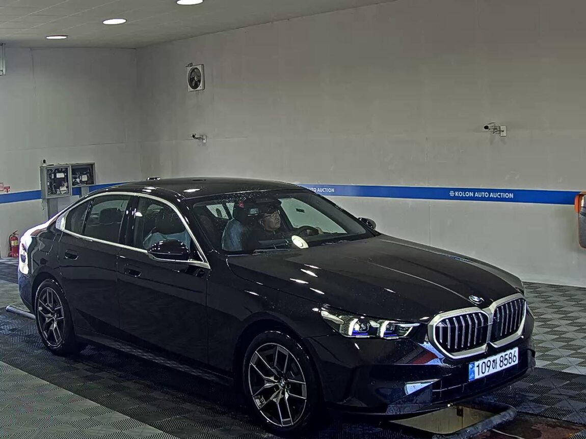 BMW 5 SERIES (8TH GEN) 520i 2026 - zdjęcie 3
