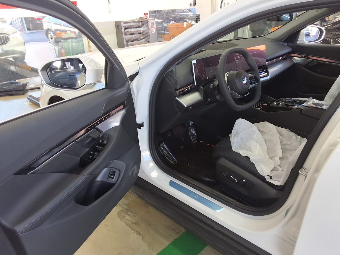 BMW 5 SERIES (8TH GEN) 520i 2026 - zdjęcie 10