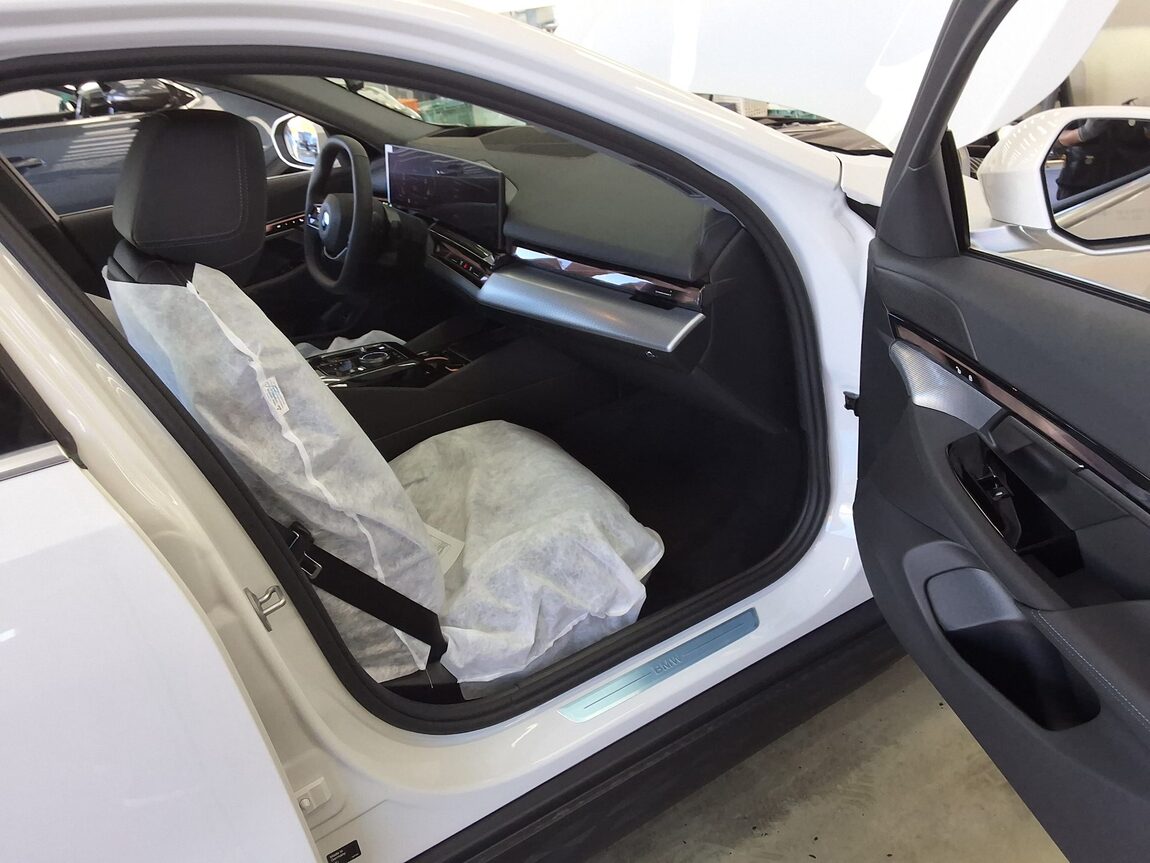 BMW 5 SERIES (8TH GEN) 520i 2026 - zdjęcie 14