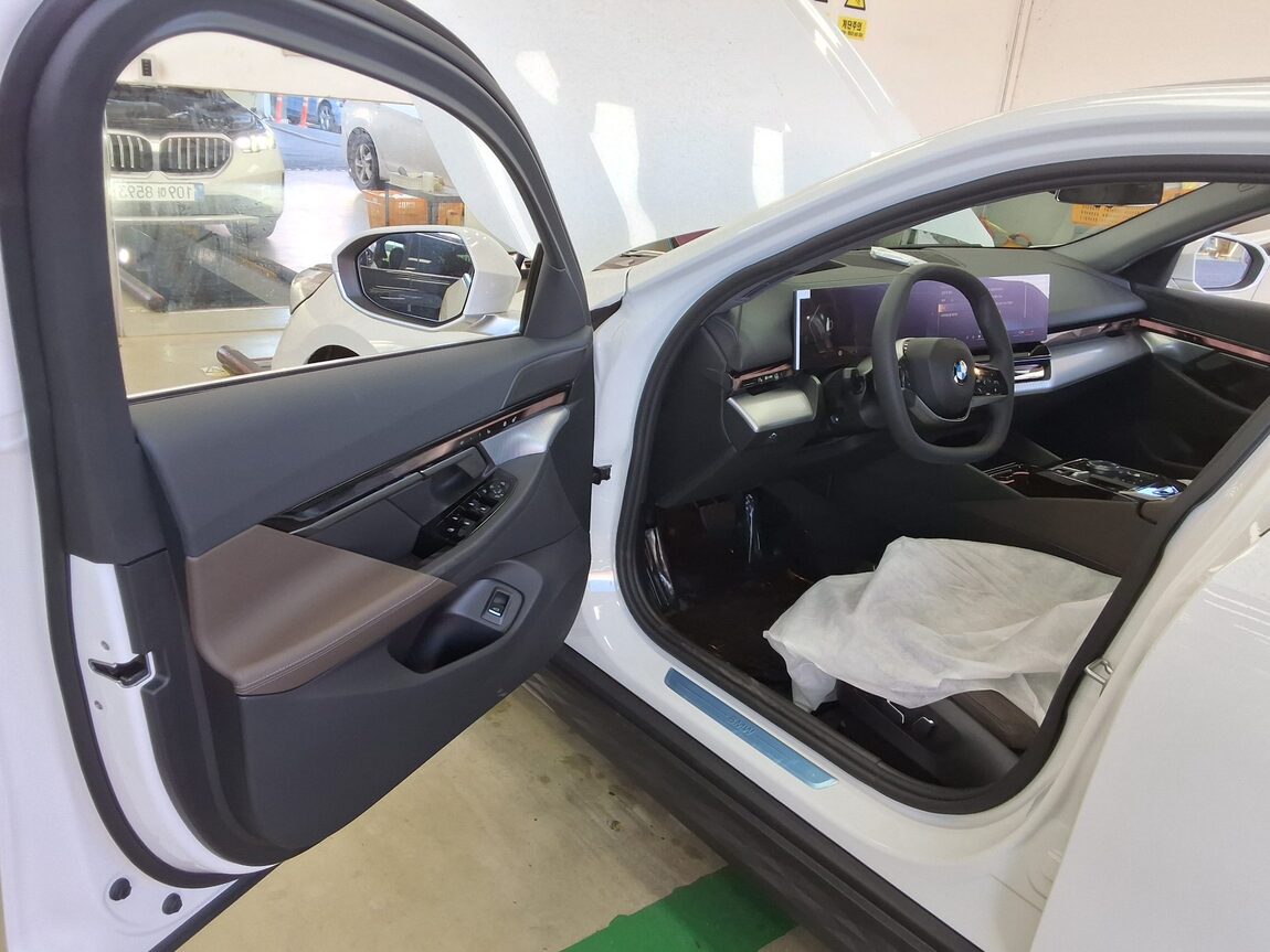 BMW 5 SERIES (8TH GEN) 520i 2026 - zdjęcie 10