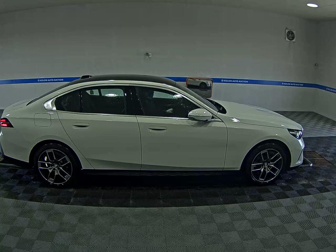 BMW 5 SERIES (8TH GEN) 520i 2026 - zdjęcie 4