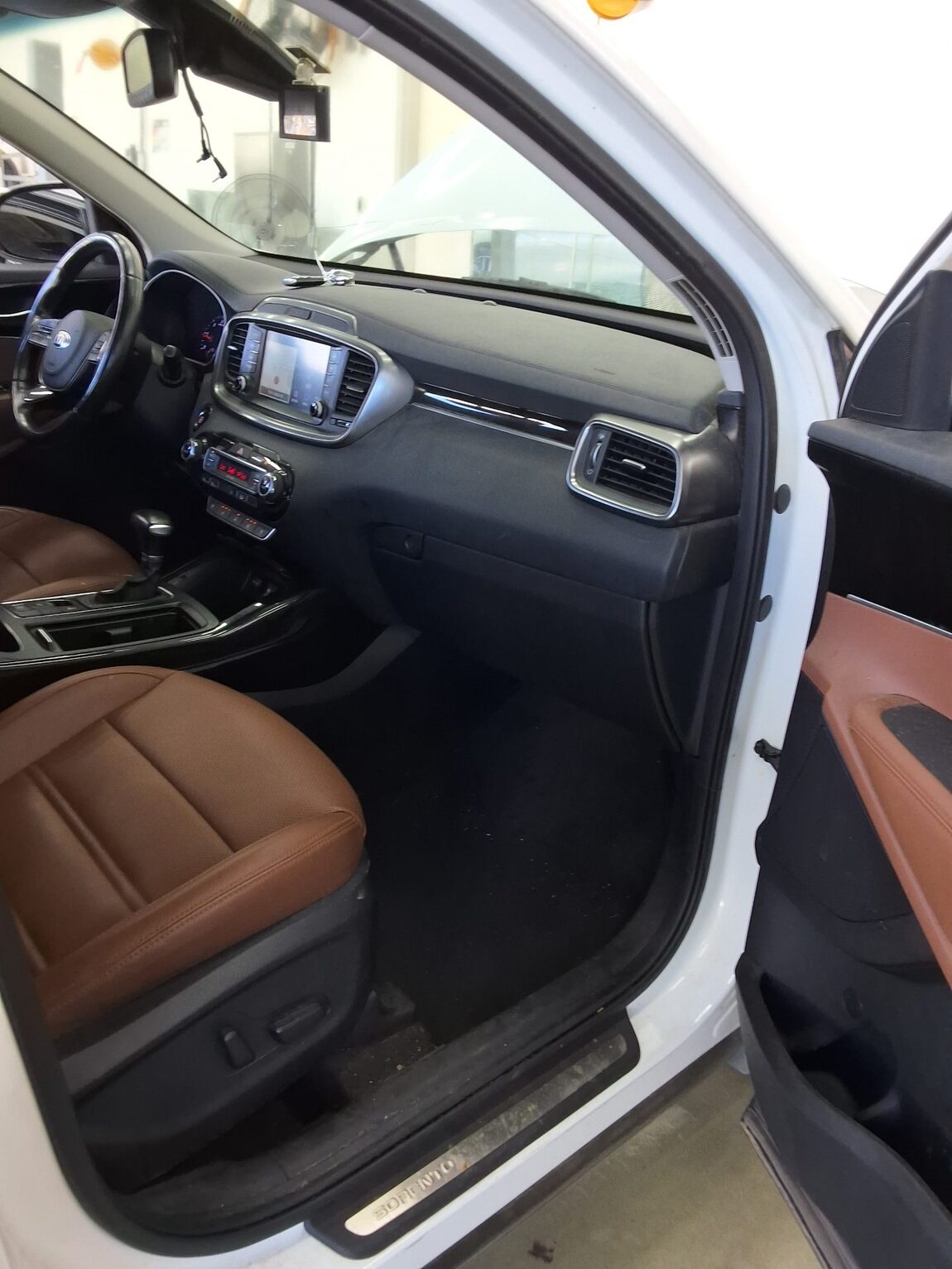 KIA THE NEW SORENTO DIESEL R2.2 2WD NOBLESSE 2019 - zdjęcie 14