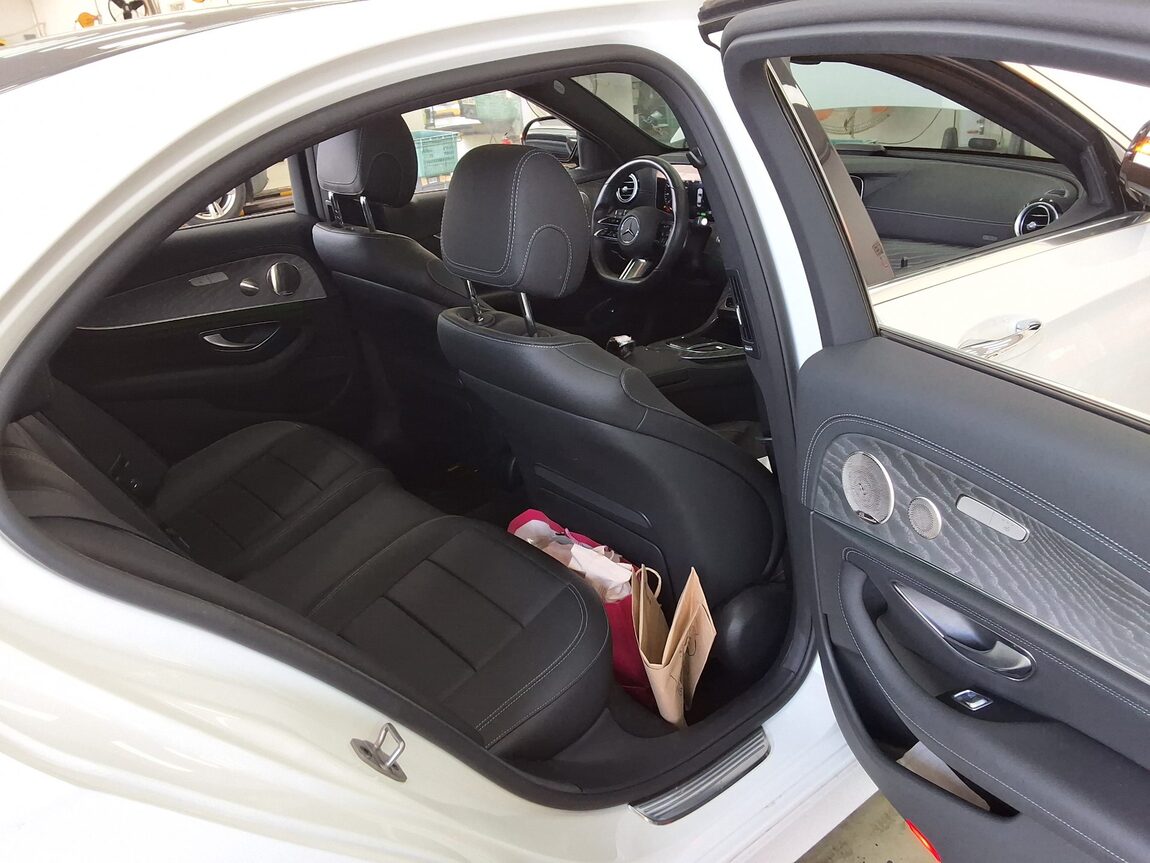 MERCEDES-BENZ E-CLASS (5TH GEN) E350 4MATIC AMG LINE 2022 - zdjęcie 13
