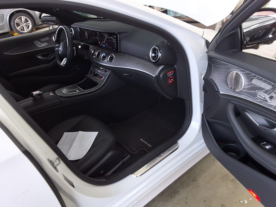 MERCEDES-BENZ E-CLASS (5TH GEN) E350 4MATIC AMG LINE 2022 - zdjęcie 14