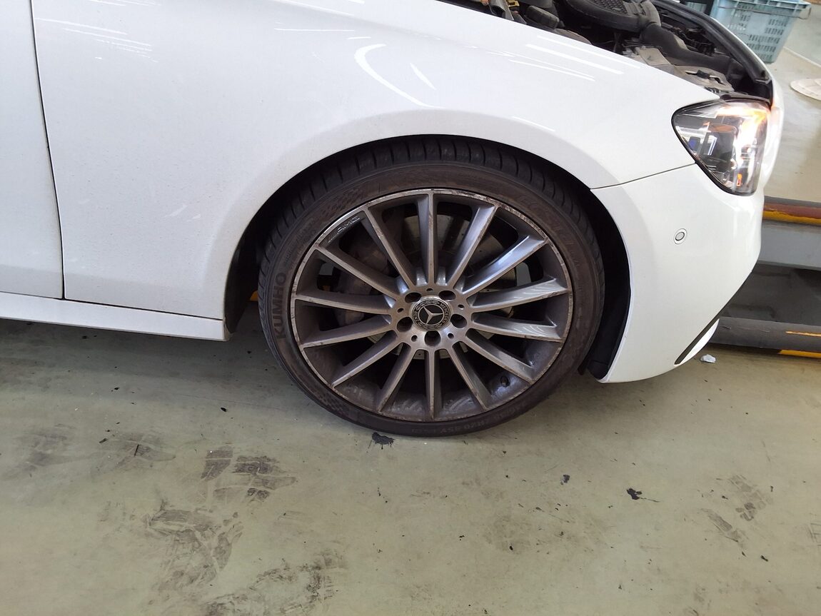 MERCEDES-BENZ E-CLASS (5TH GEN) E350 4MATIC AMG LINE 2022 - zdjęcie 24