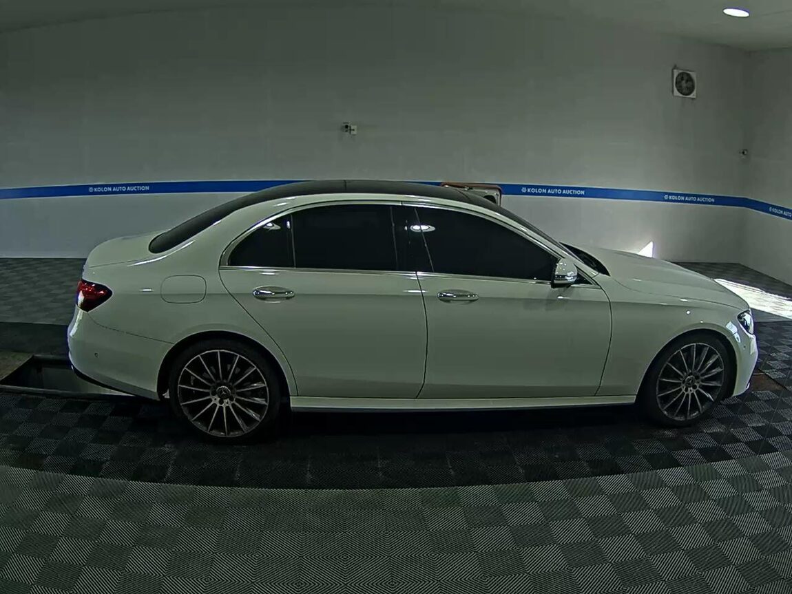 MERCEDES-BENZ E-CLASS (5TH GEN) E350 4MATIC AMG LINE 2022 - zdjęcie 4