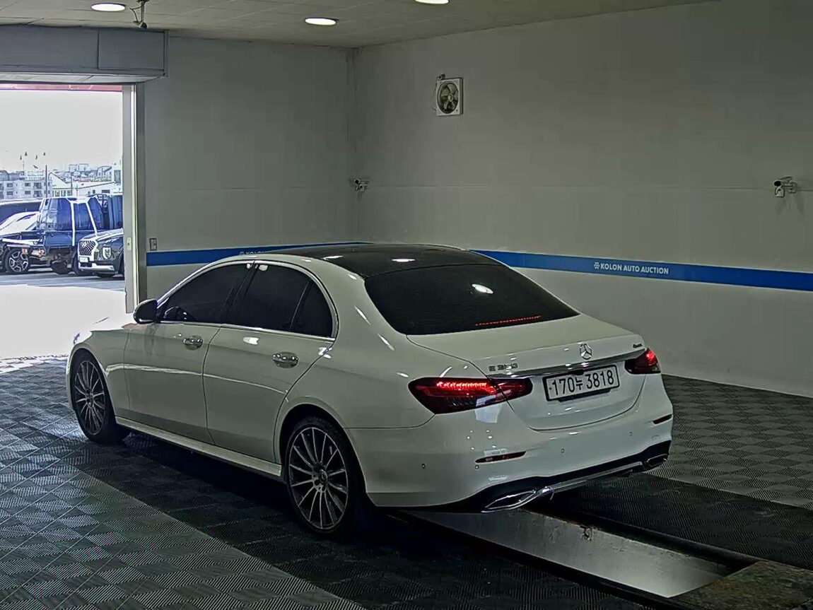 MERCEDES-BENZ E-CLASS (5TH GEN) E350 4MATIC AMG LINE 2022 - zdjęcie 6