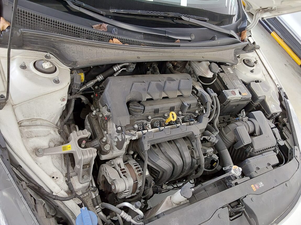 HYUNDAI AVANTE (CN7) 1.6 GASOLINE MODERN 2021 - zdjęcie 18