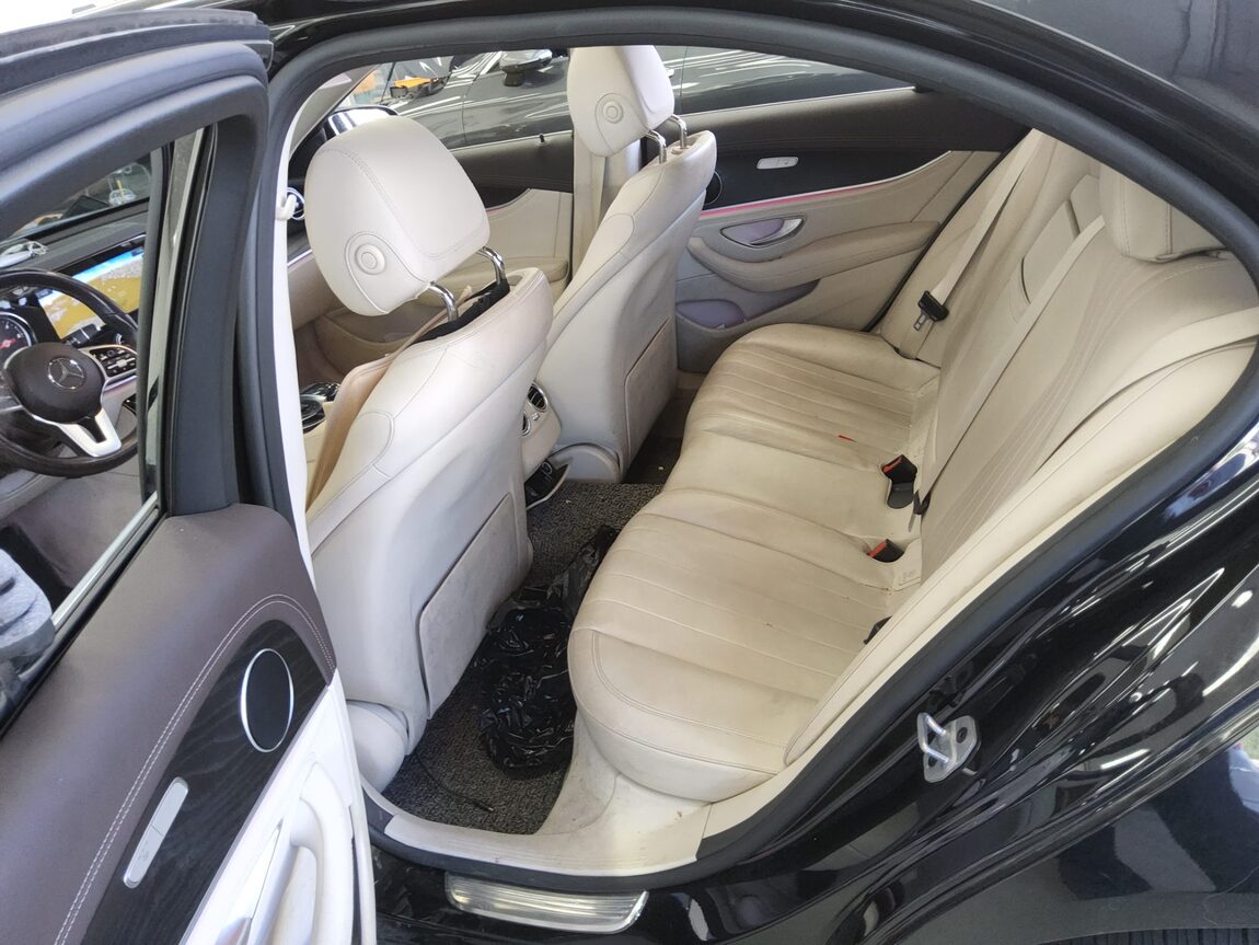 MERCEDES-BENZ E-CLASS (5TH GEN) E220d 4MATIC EXCLUSIVE 2020 - zdjęcie 12