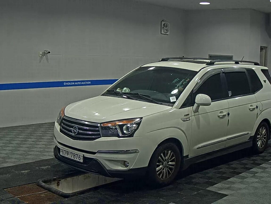 KG MOBILITY (SSANGYONG) KORANDO TOURISMO 2.0 4WD 9-SEATER LT 2014 - zdjęcie 2
