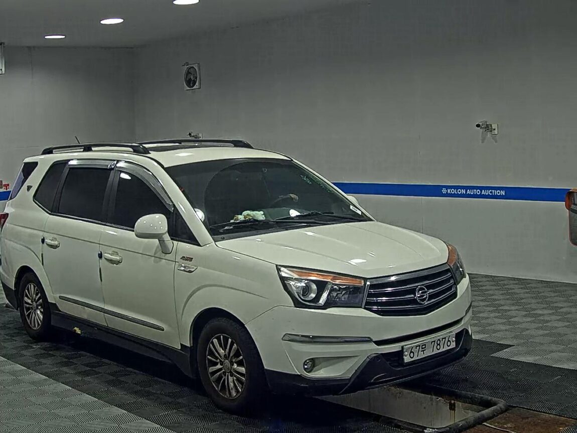 KG MOBILITY (SSANGYONG) KORANDO TOURISMO 2.0 4WD 9-SEATER LT 2014 - zdjęcie 3