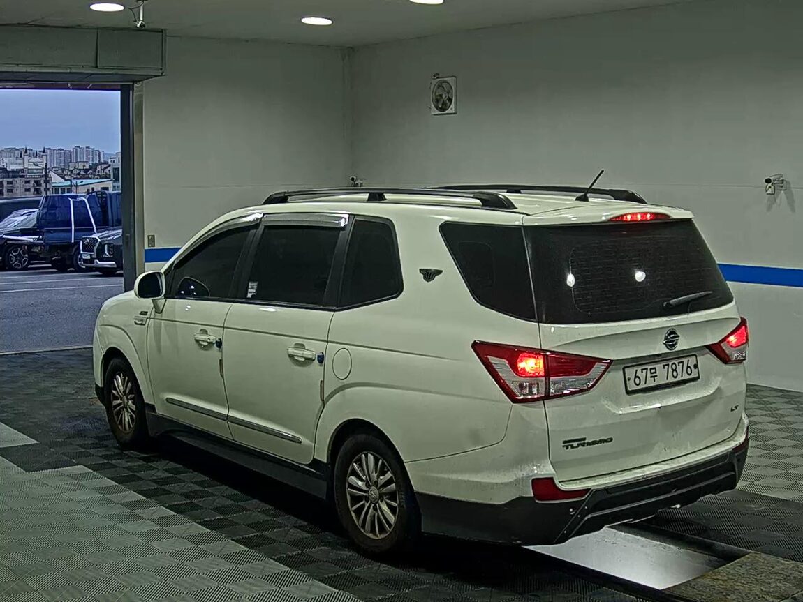 KG MOBILITY (SSANGYONG) KORANDO TOURISMO 2.0 4WD 9-SEATER LT 2014 - zdjęcie 6