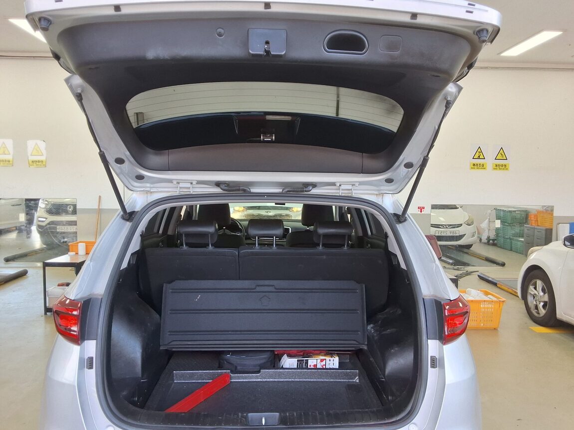 KIA SPORTAGE THE BOLD R2.0 DIESEL 2WD PRESTIGE 2019 - zdjęcie 15