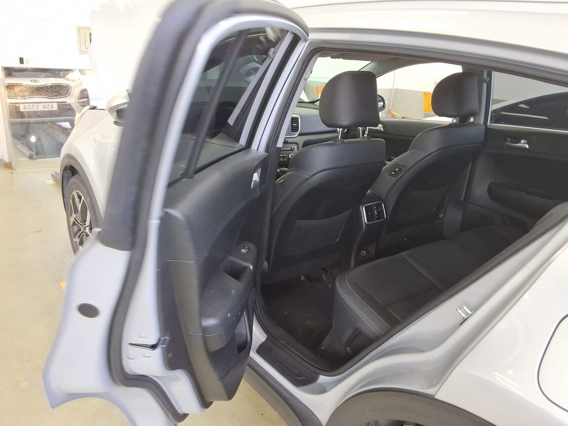 KIA SPORTAGE THE BOLD R2.0 DIESEL 2WD PRESTIGE 2019 - zdjęcie 12
