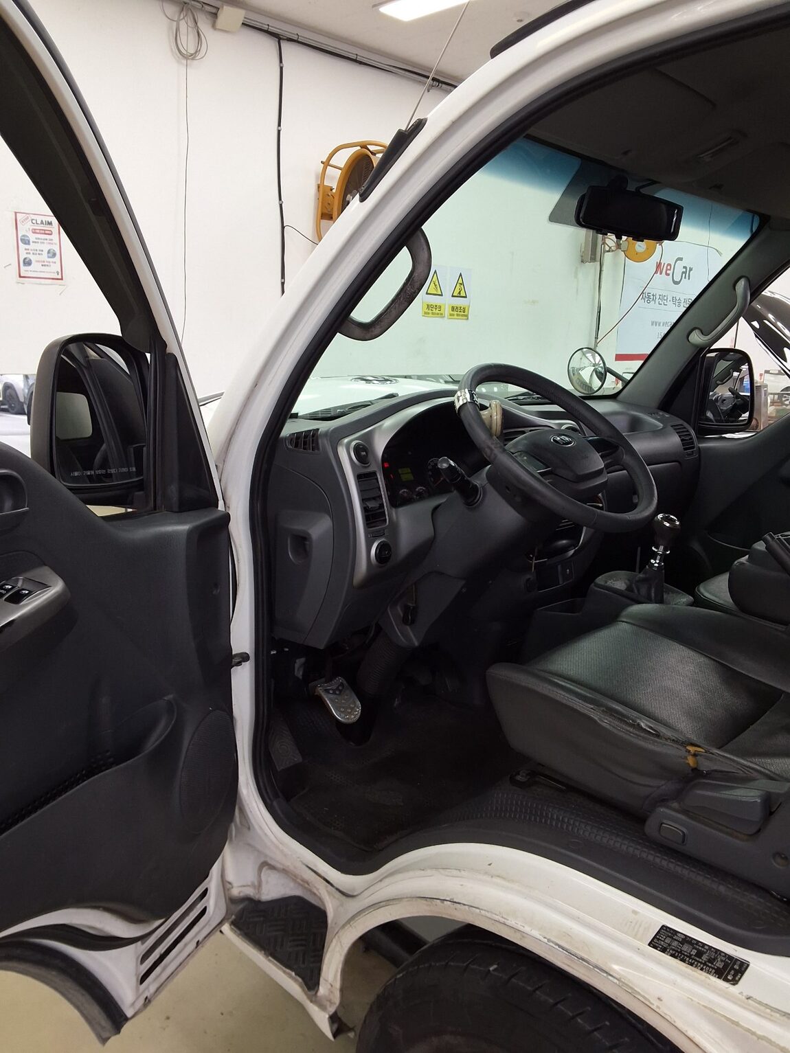 KIA BONGO III CARGO BUILT-IN BOX TRUCK 1 TON KING CAB 2015 - zdjęcie 10