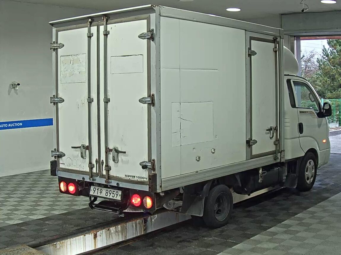 KIA BONGO III CARGO BUILT-IN BOX TRUCK 1 TON KING CAB 2015 - zdjęcie 5
