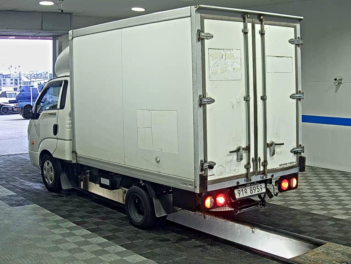 KIA BONGO III CARGO BUILT-IN BOX TRUCK 1 TON KING CAB 2015 - zdjęcie 6