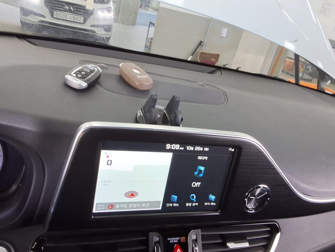 HYUNDAI GRANDEUR IG 2.4 GDi PREMIUM 2019 - zdjęcie 17