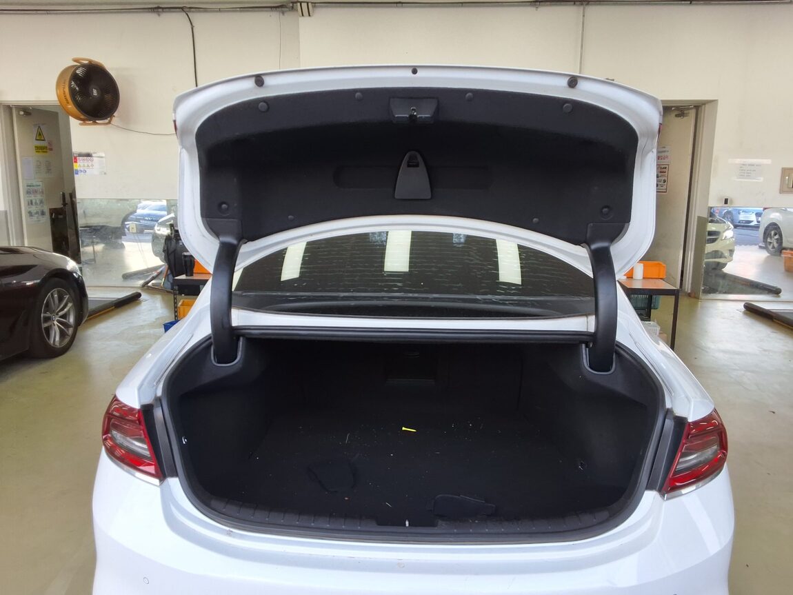HYUNDAI GRANDEUR IG 2.4 GDi PREMIUM 2019 - zdjęcie 15