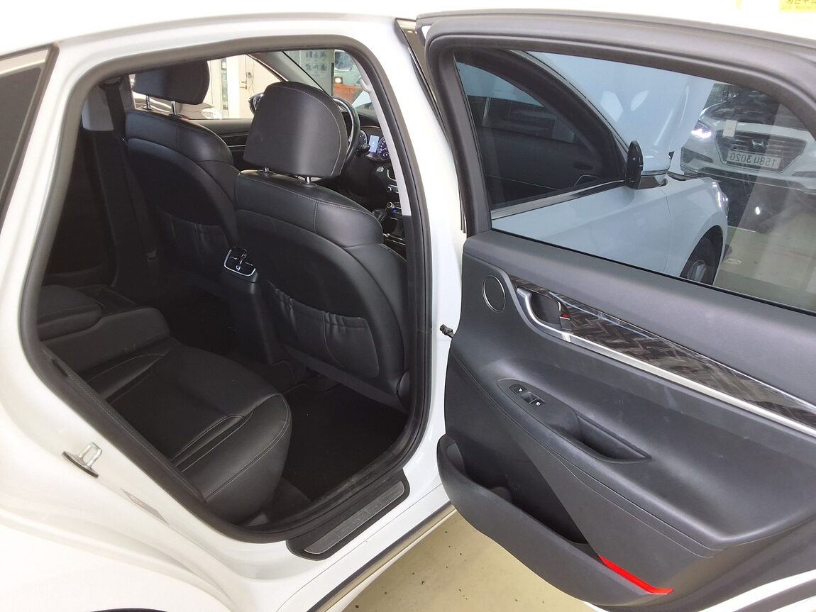 HYUNDAI GRANDEUR IG 2.4 GDi PREMIUM 2019 - zdjęcie 13